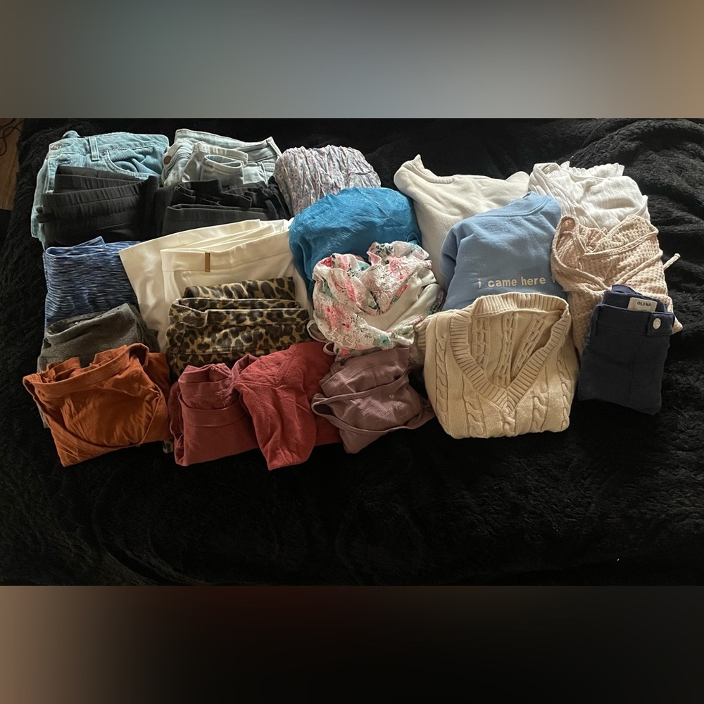 HUGE 20 Piece Clothing bundle